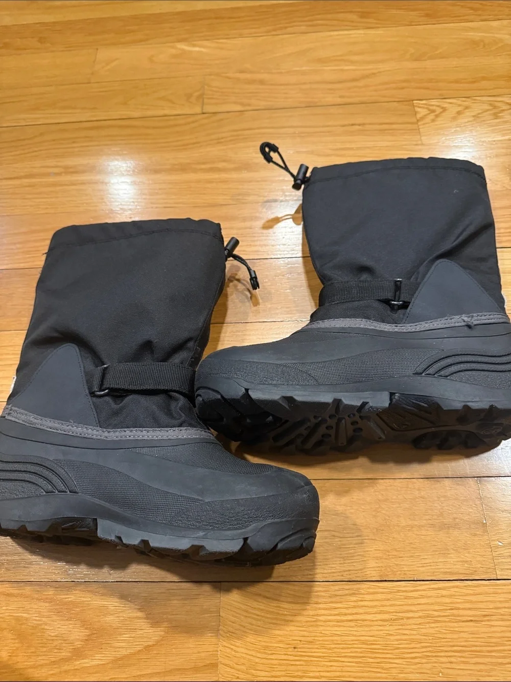 Kamik boys snowboots size 7 .